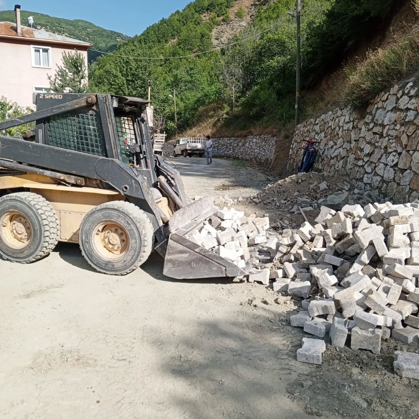 KOL MAHALLESİNDE PARKE KAPLAMA ÇALIŞMALARI DEVAM EDİYOR
